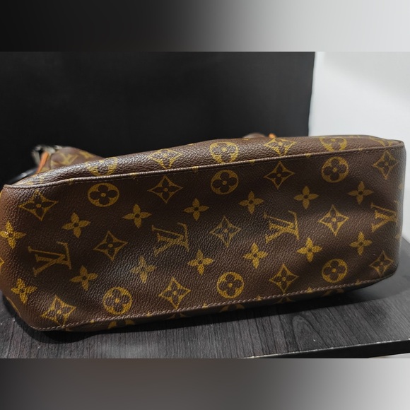 Louis Vuitton Monogram loop bag - Picture 4 of 12